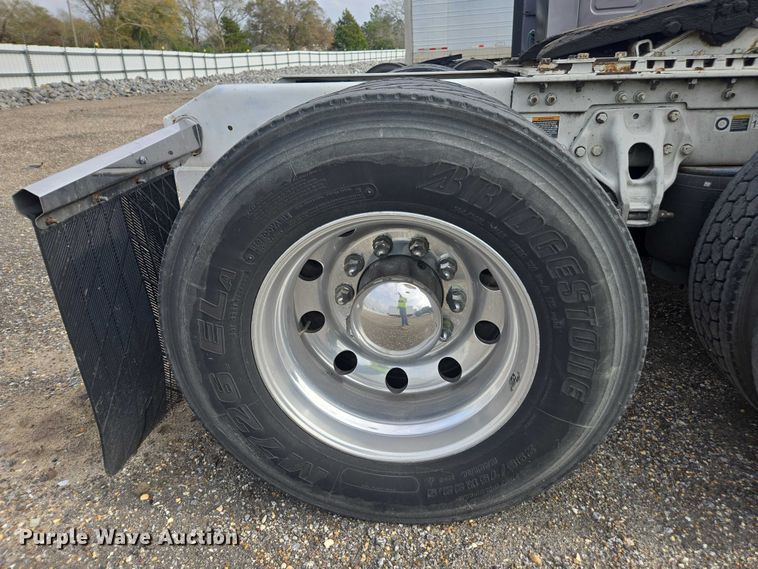 image for item YA1456 2018 Kenworth T680 semi truck