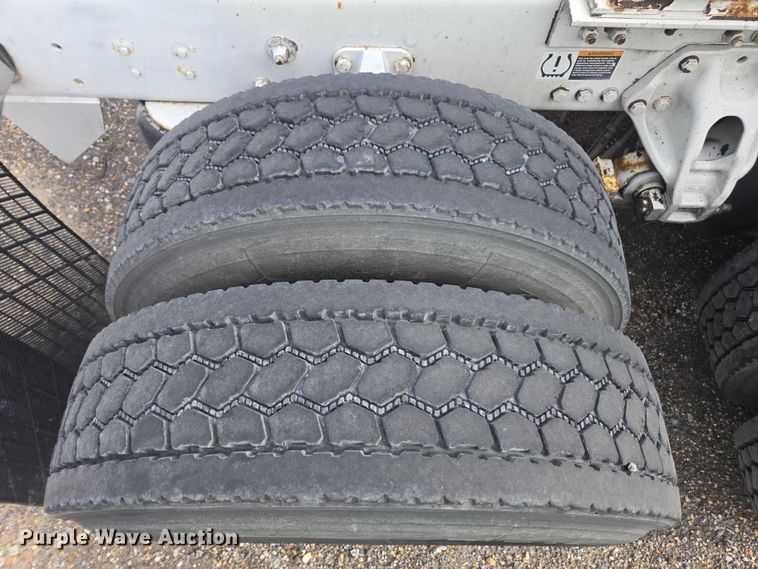 image for item YA1456 2018 Kenworth T680 semi truck