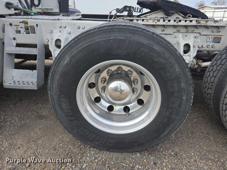 image for item YA1456 2018 Kenworth T680 semi truck