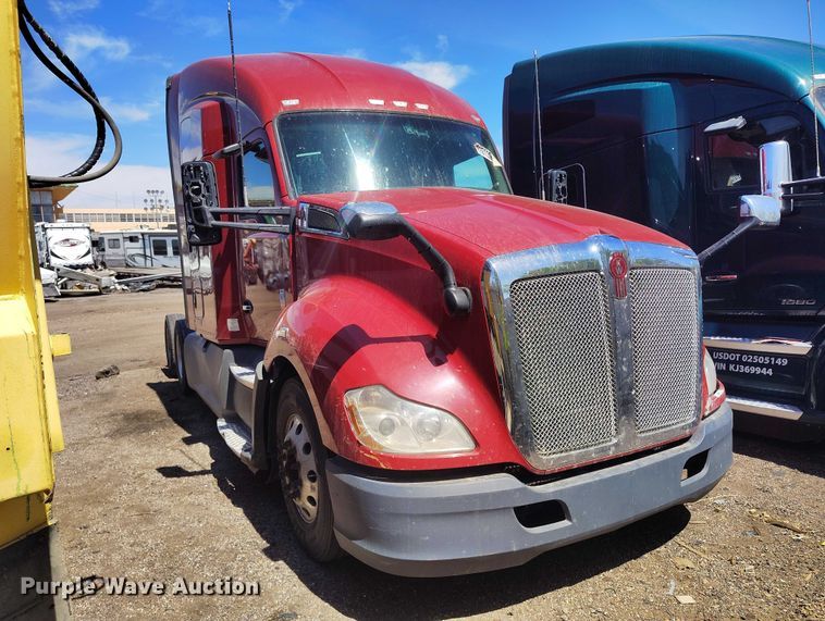 image for item YA1457 2020 Kenworth T680 semi truck