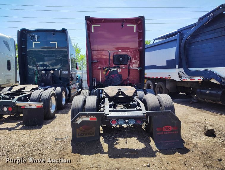 image for item YA1457 2020 Kenworth T680 semi truck