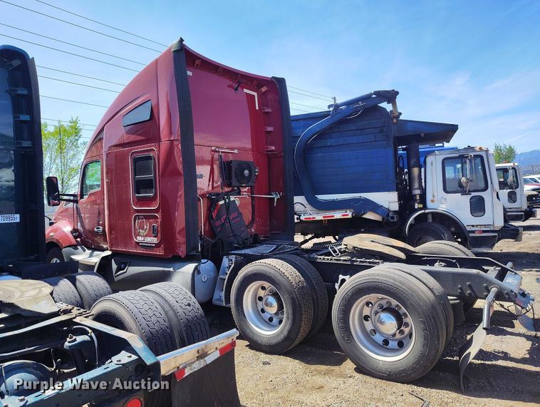 image for item YA1457 2020 Kenworth T680 semi truck