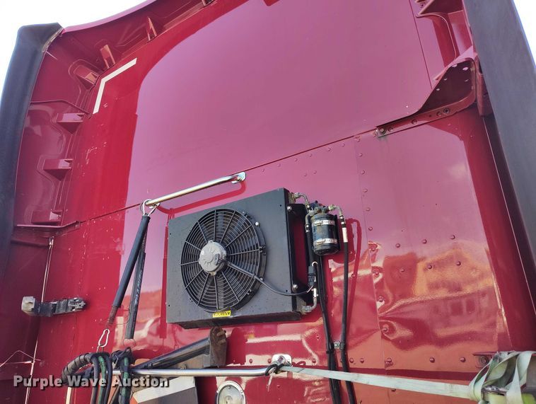 image for item YA1457 2020 Kenworth T680 semi truck