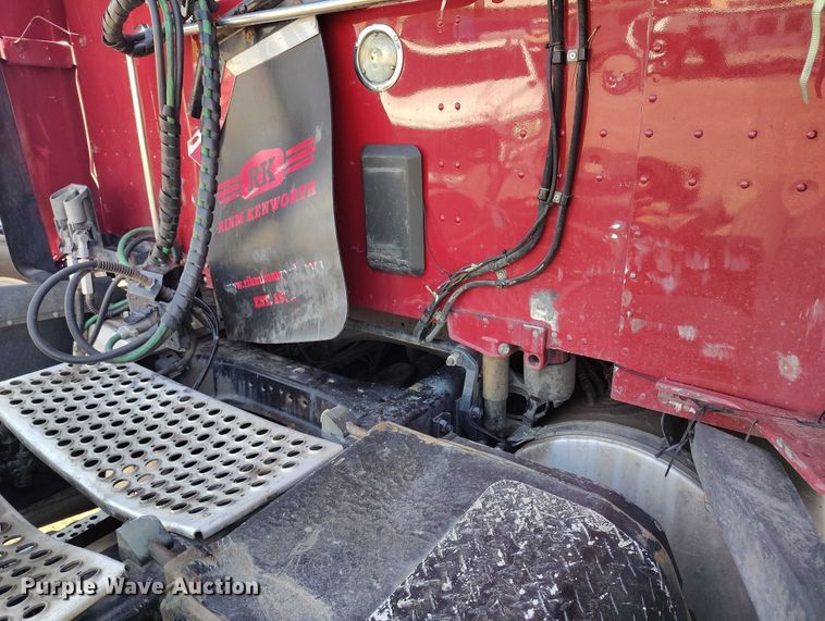 image for item YA1457 2020 Kenworth T680 semi truck