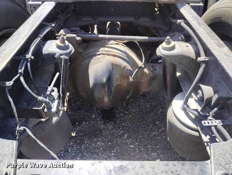 image for item YA1457 2020 Kenworth T680 semi truck