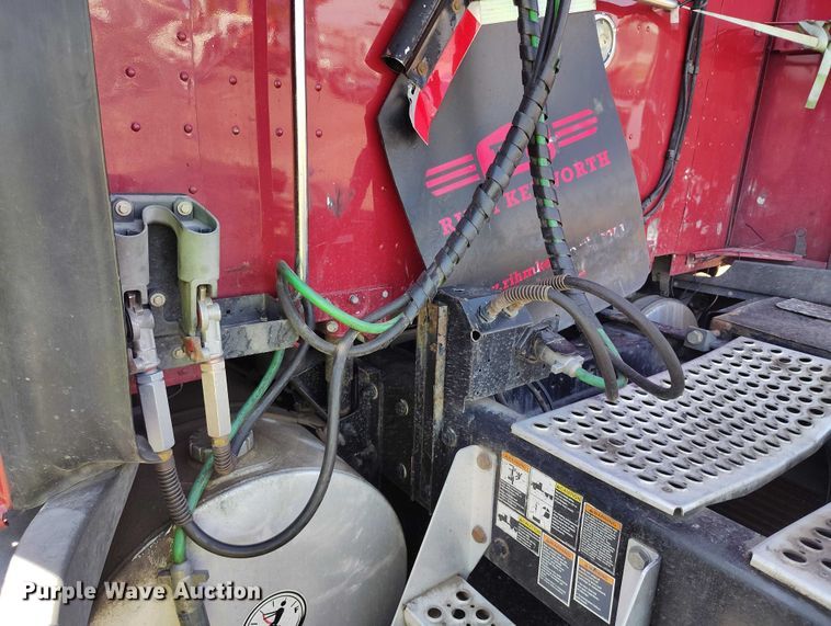 image for item YA1457 2020 Kenworth T680 semi truck