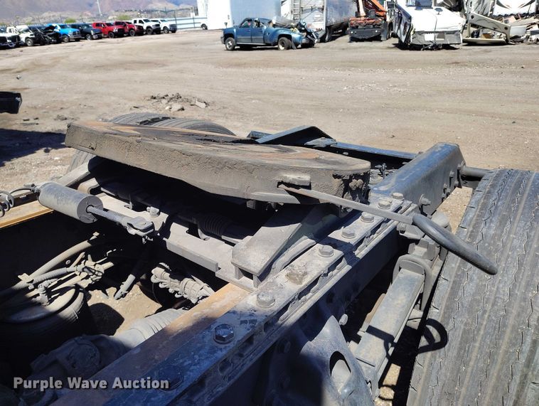 image for item YA1457 2020 Kenworth T680 semi truck