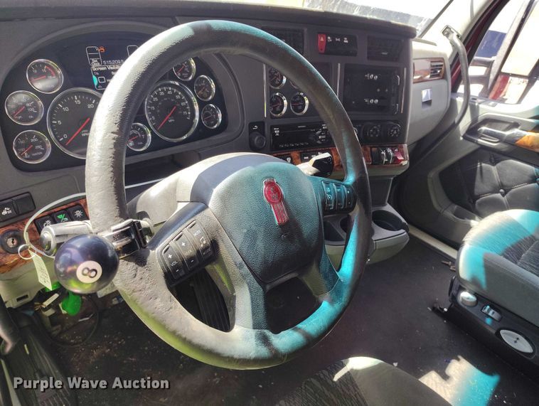 image for item YA1457 2020 Kenworth T680 semi truck