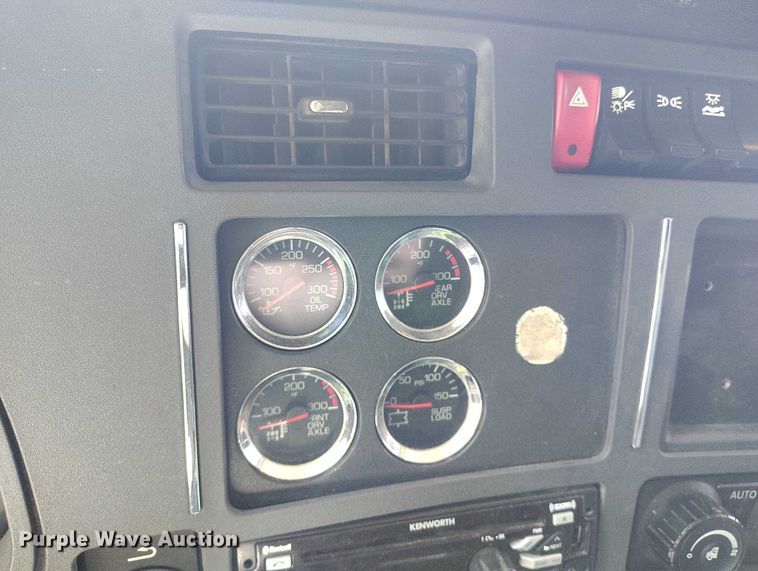 image for item YA1457 2020 Kenworth T680 semi truck