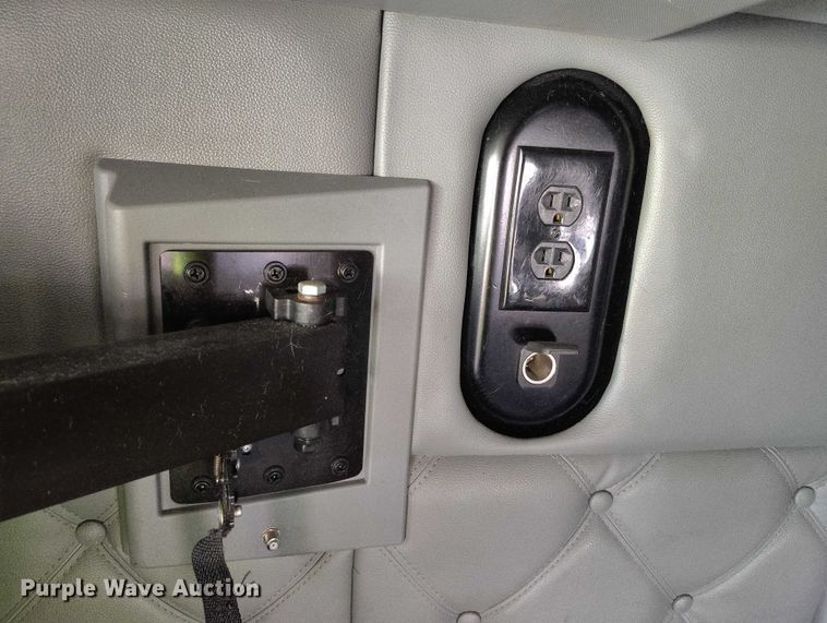image for item YA1457 2020 Kenworth T680 semi truck