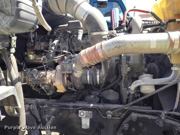 image for item YA1457 2020 Kenworth T680 semi truck