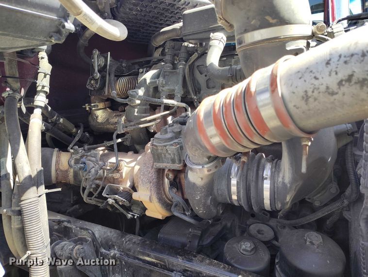 image for item YA1457 2020 Kenworth T680 semi truck