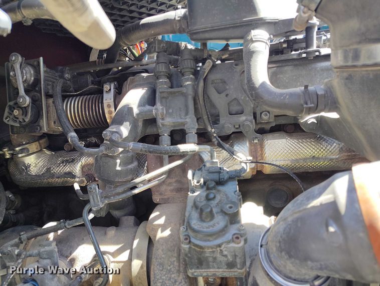 image for item YA1457 2020 Kenworth T680 semi truck