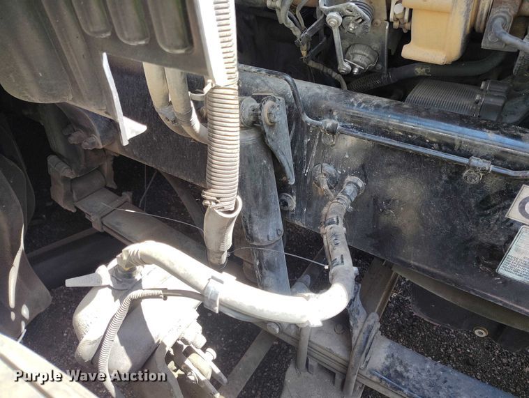 image for item YA1457 2020 Kenworth T680 semi truck