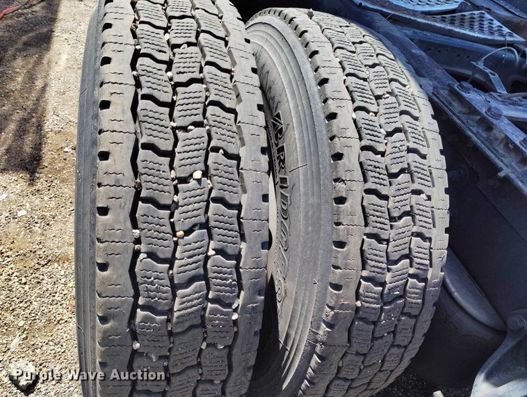 image for item YA1457 2020 Kenworth T680 semi truck