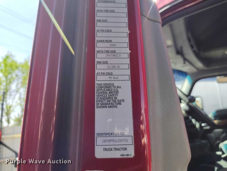 image for item YA1457 2020 Kenworth T680 semi truck