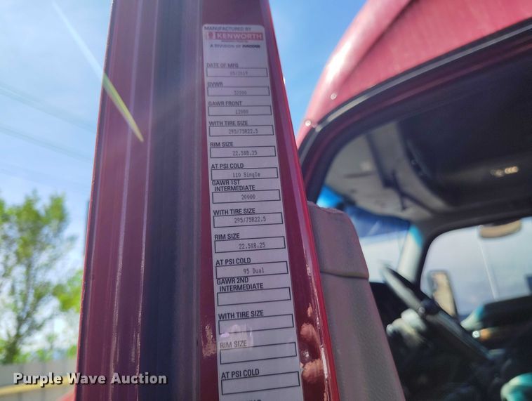 image for item YA1457 2020 Kenworth T680 semi truck
