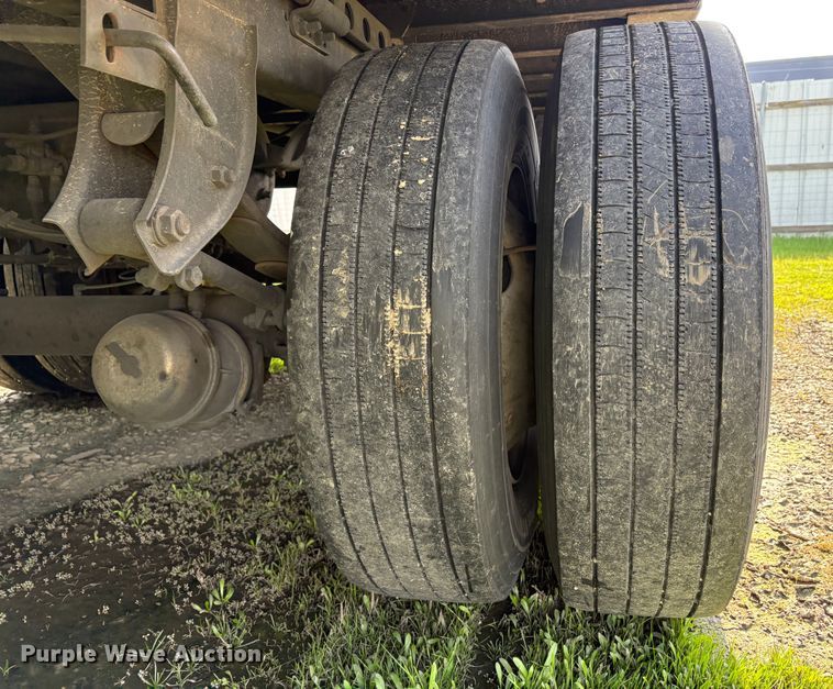 image for item YA1495 2015 Wabash DVCVHPC dry van trailer