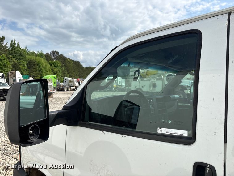 image for item YA1528 2020 Chevrolet Express 3500 delivery van