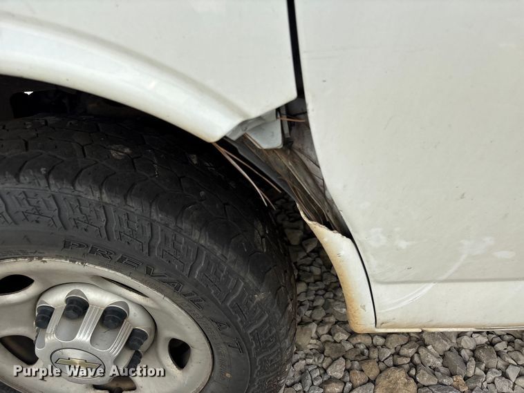 image for item YA1528 2020 Chevrolet Express 3500 delivery van