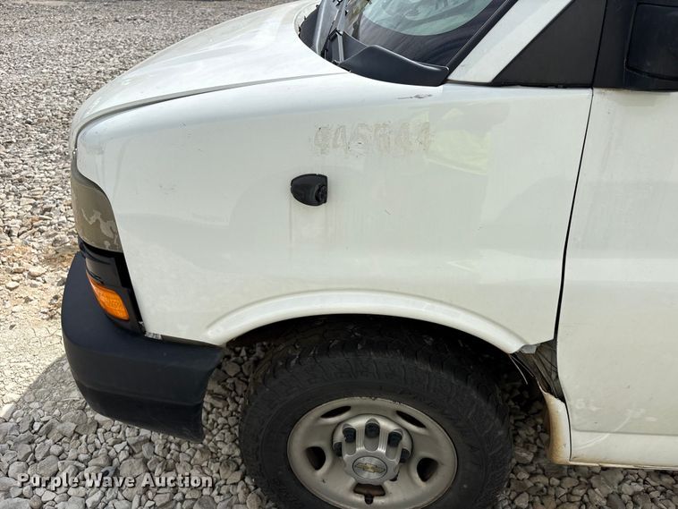 image for item YA1528 2020 Chevrolet Express 3500 delivery van