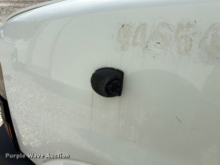 image for item YA1528 2020 Chevrolet Express 3500 delivery van