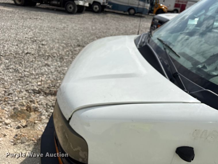 image for item YA1528 2020 Chevrolet Express 3500 delivery van