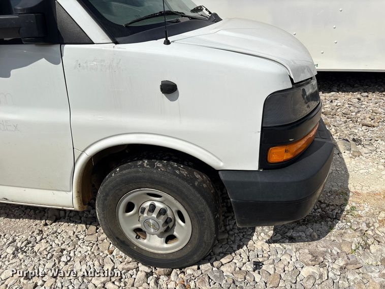 image for item YA1528 2020 Chevrolet Express 3500 delivery van