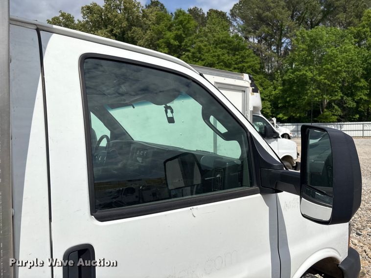 image for item YA1528 2020 Chevrolet Express 3500 delivery van