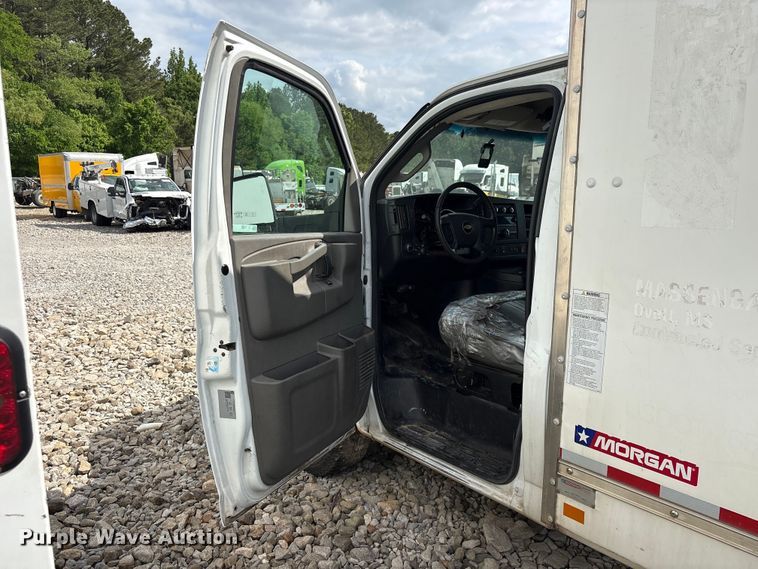 image for item YA1528 2020 Chevrolet Express 3500 delivery van