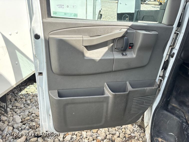 image for item YA1528 2020 Chevrolet Express 3500 delivery van