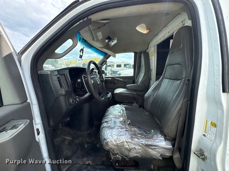 image for item YA1528 2020 Chevrolet Express 3500 delivery van