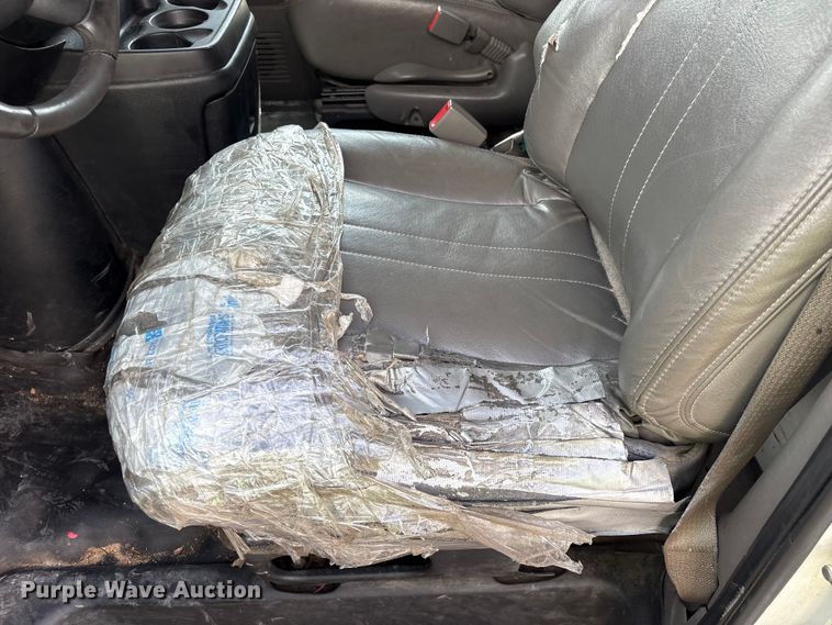 image for item YA1528 2020 Chevrolet Express 3500 delivery van