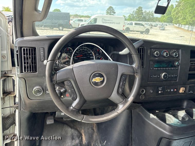 image for item YA1528 2020 Chevrolet Express 3500 delivery van