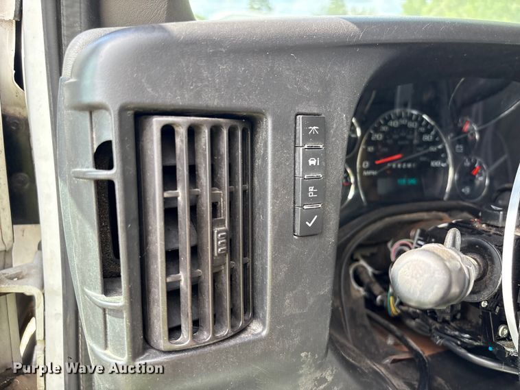 image for item YA1528 2020 Chevrolet Express 3500 delivery van