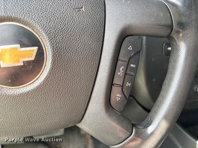 image for item YA1528 2020 Chevrolet Express 3500 delivery van