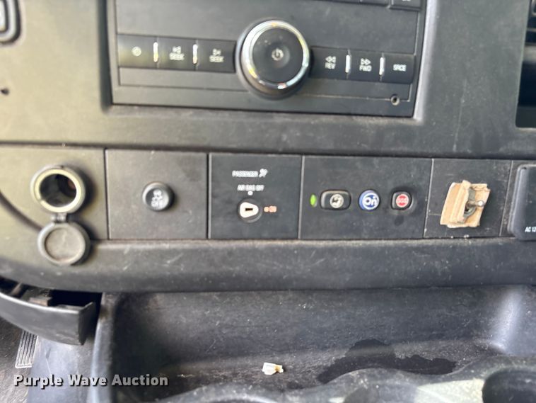 image for item YA1528 2020 Chevrolet Express 3500 delivery van