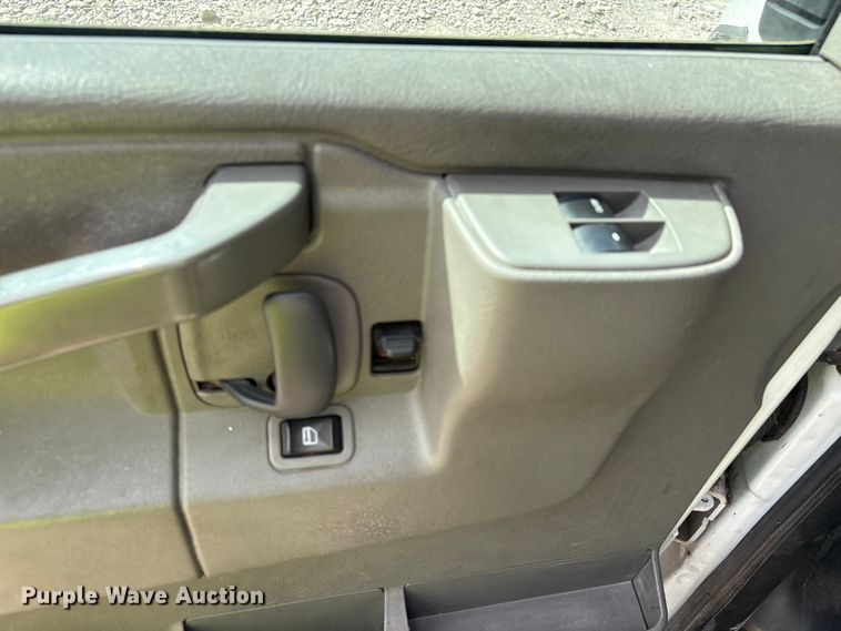 image for item YA1528 2020 Chevrolet Express 3500 delivery van