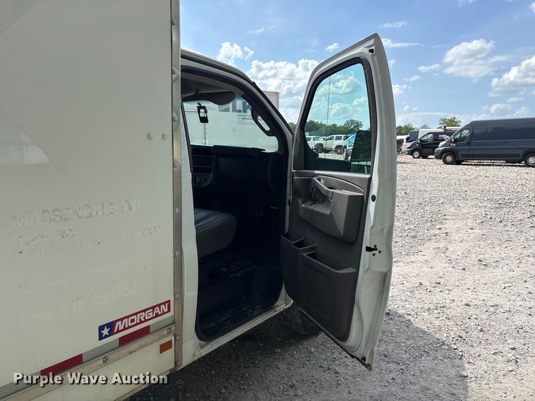 image for item YA1528 2020 Chevrolet Express 3500 delivery van