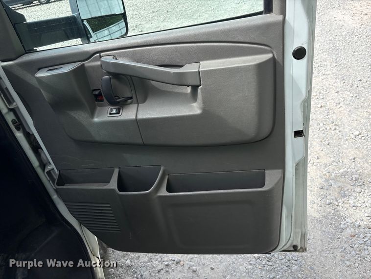 image for item YA1528 2020 Chevrolet Express 3500 delivery van