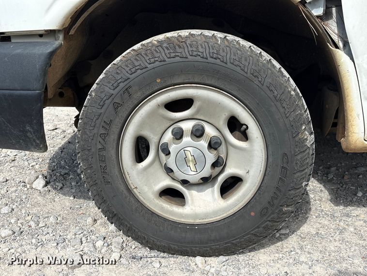 image for item YA1528 2020 Chevrolet Express 3500 delivery van