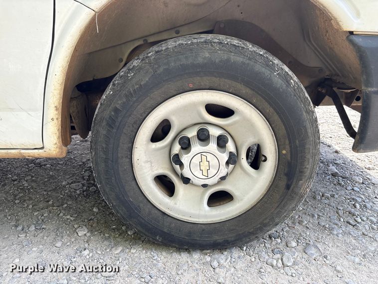 image for item YA1528 2020 Chevrolet Express 3500 delivery van