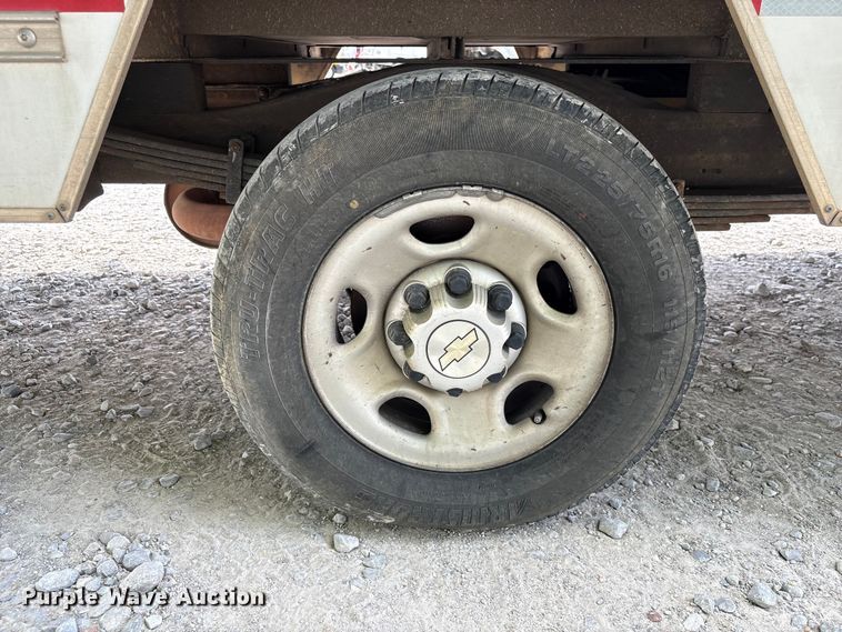 image for item YA1528 2020 Chevrolet Express 3500 delivery van