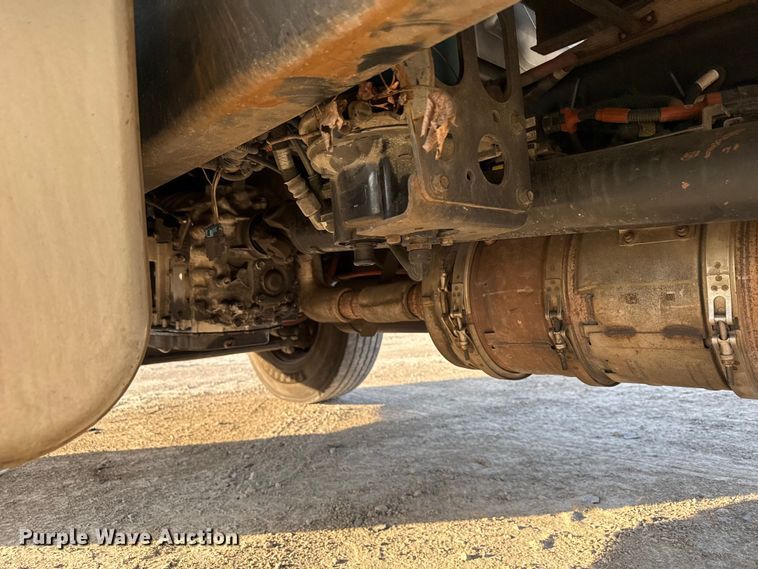 image for item YA1788 2018 International 4300 box truck