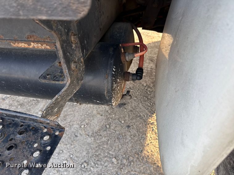 image for item YA1788 2018 International 4300 box truck