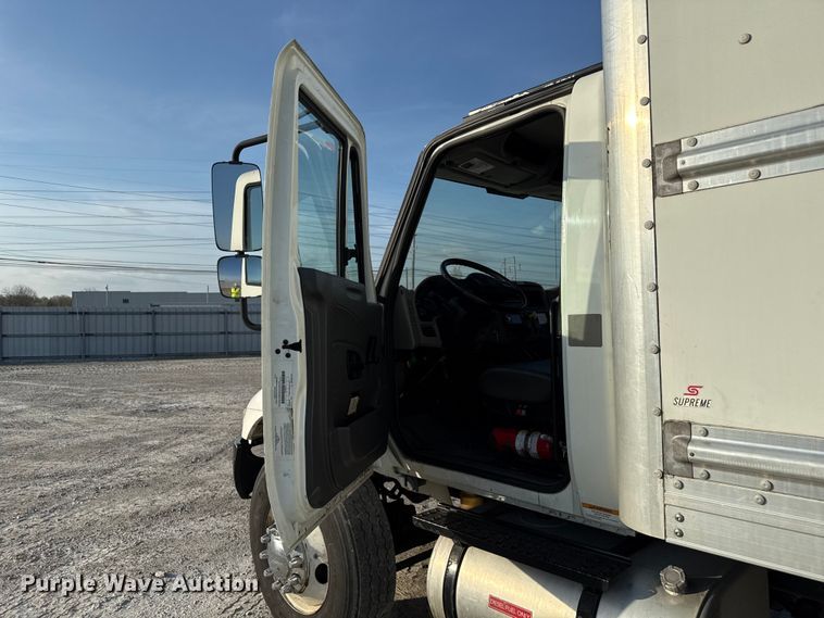 image for item YA1788 2018 International 4300 box truck