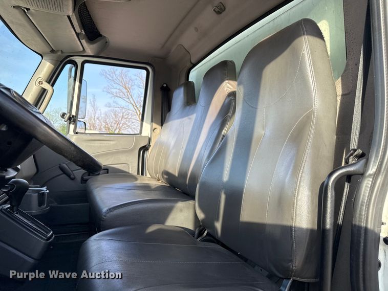 image for item YA1788 2018 International 4300 box truck