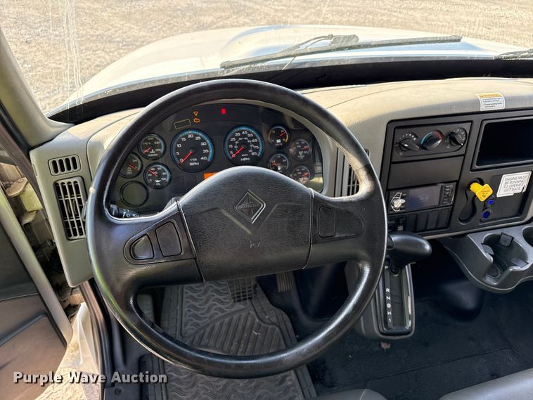 image for item YA1788 2018 International 4300 box truck