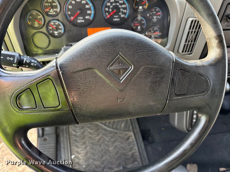 image for item YA1788 2018 International 4300 box truck