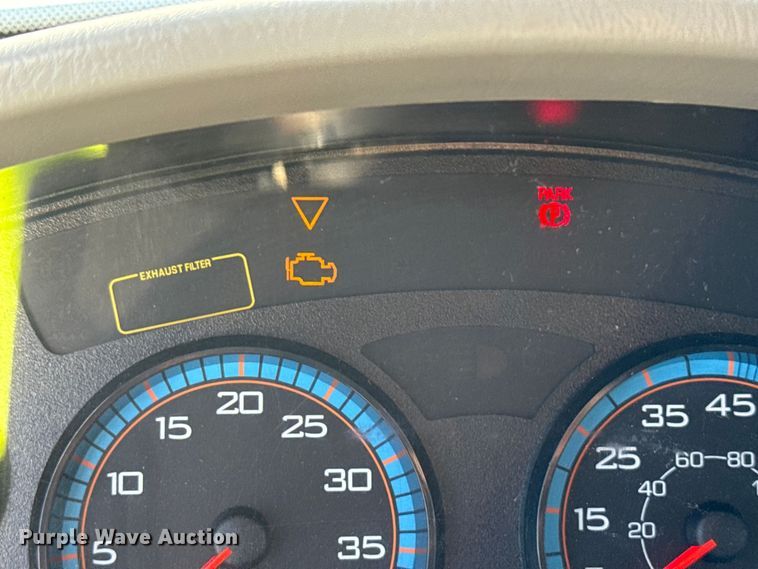 image for item YA1788 2018 International 4300 box truck